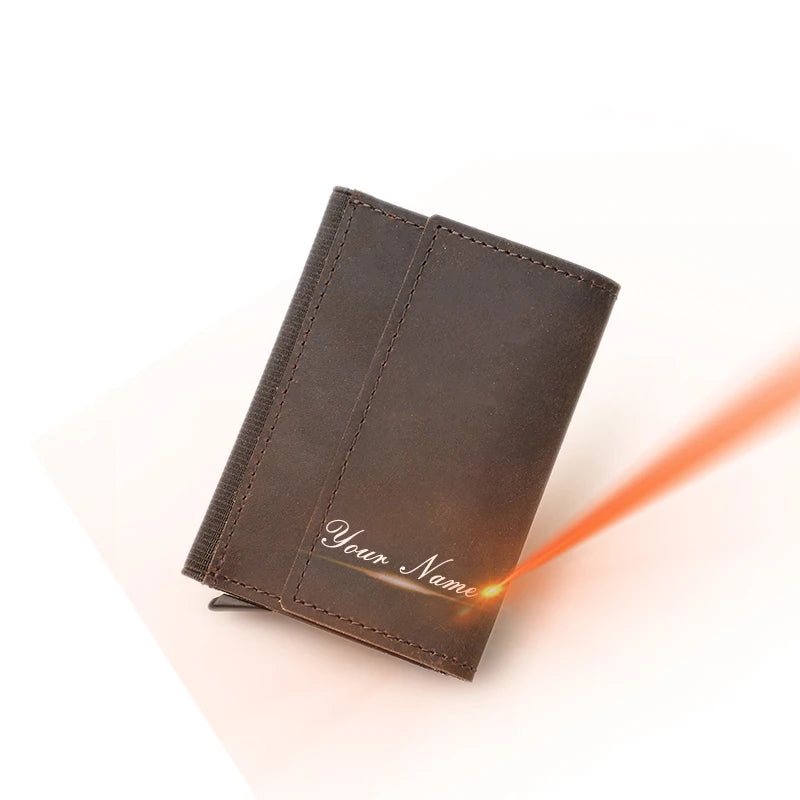 Dunkelbraunes Leder-Kartenetui mit Namensprägung, schmaler RFID-Kreditkartenhalter