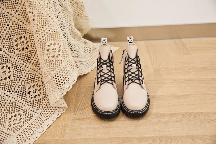 Beige Damenstiefeletten mit Schnürung und dicker Profilsohle, Paaransicht