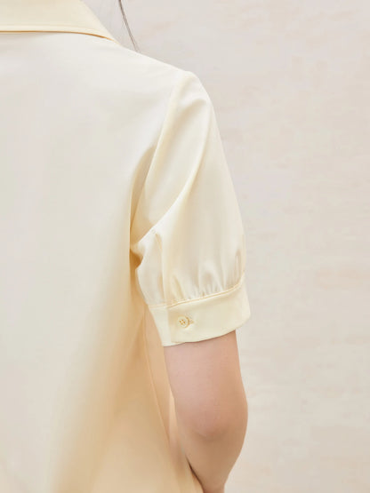Sommerliche Damenbluse in Übergröße mit taillierter Silhouette und atmungsaktivem Strukturgewebe – ideal für den Alltag