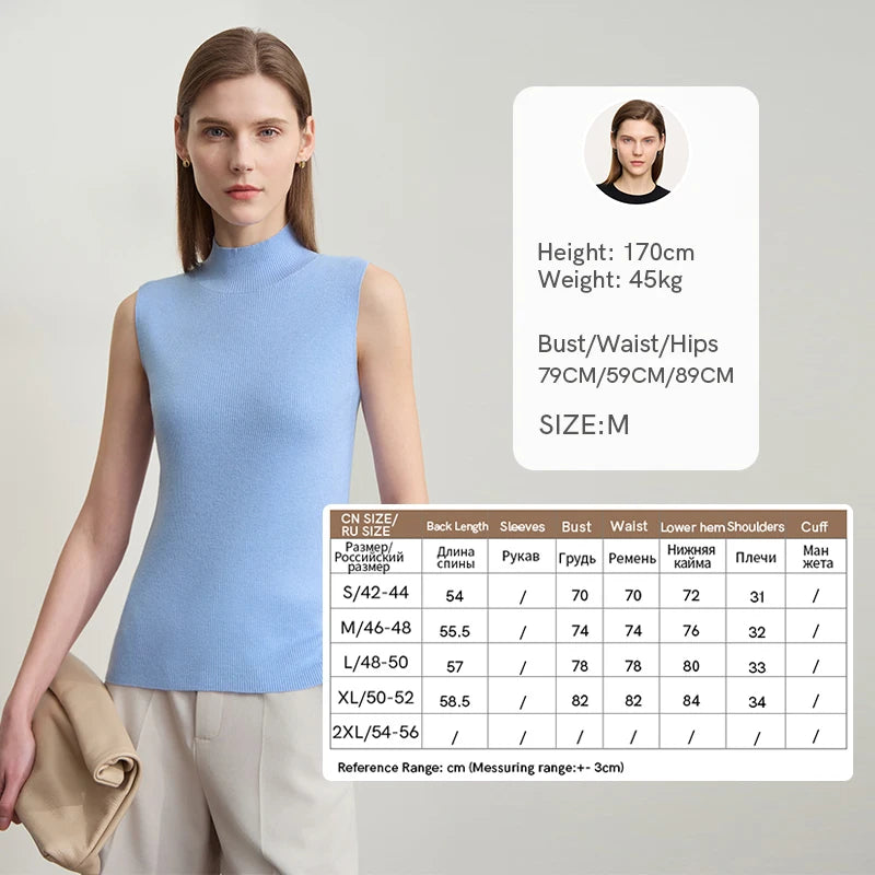 Ärmelloser Pullover mit Stehkragen, hellblau, tailliert