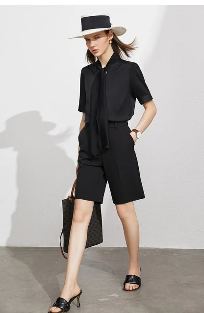 Damen Shorts im minimalistischen Stil mit hoher Taille für das Büro