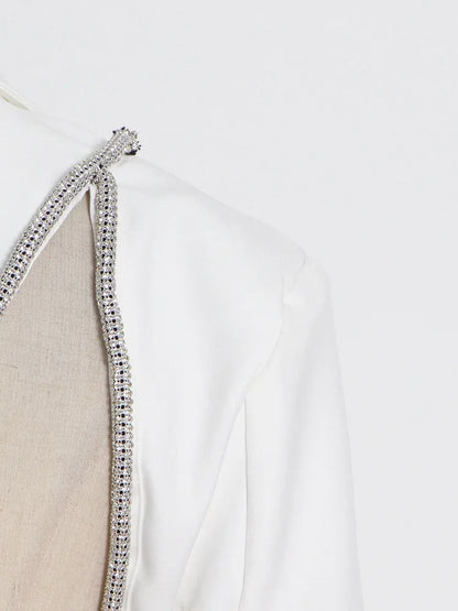 Elegantes Damen-Midikleid mit schulterfreiem Design, langen Ärmeln und Perlen-Patchwork – figurbetont und luxuriös.