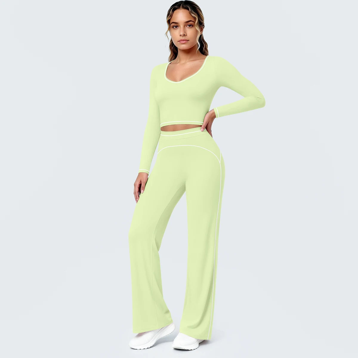 Hellgrünes Damen Yoga-Set: Langarm-Top mit Cut-out und ausgestellte Leggings