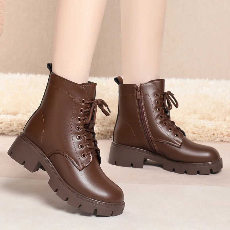 Damen-Winterstiefel aus braunem Leder mit Schnürung, seitlichem Reißverschluss