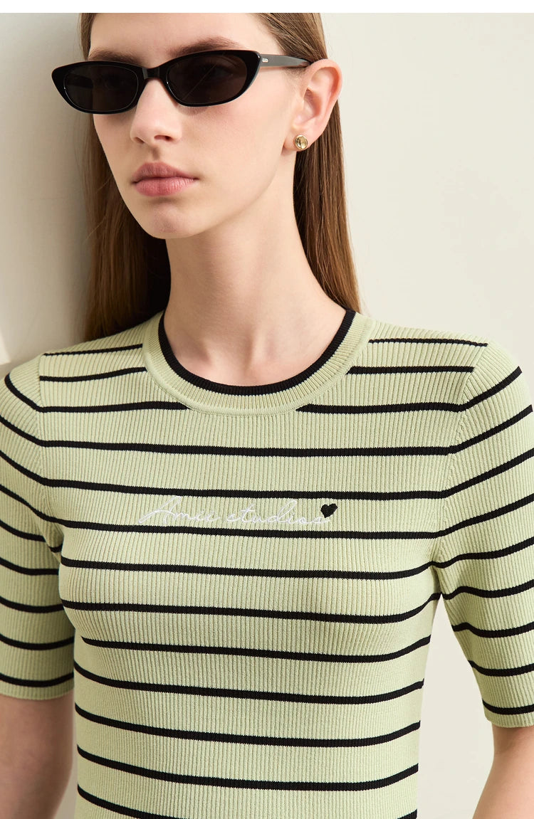 Damen gestreiftes Hemd mit Rundhals und schöner Stickerei für den Sommer