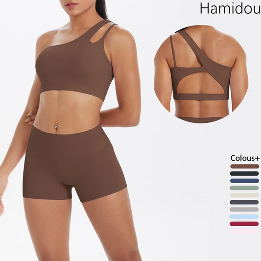 Frauen-Yoga-Set: einfarbig braunes High-Waist Top und Shorts mit Racerback