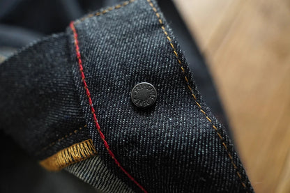 Herren Jeans aus Sommer Selvedge Denim mit lockerer Passform und hohem Bund