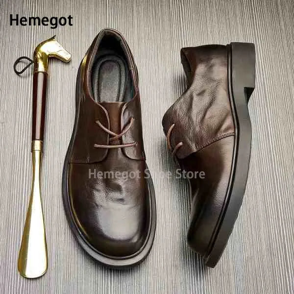 Herren-Board-Sneaker, dunkelbraunes Leder, Schnürung, dicke Laufsohle, seitliche Ansicht