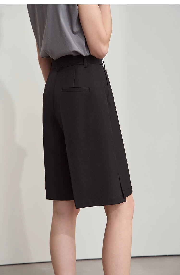 Damen Shorts im minimalistischen Stil mit Tasche für den Sommer