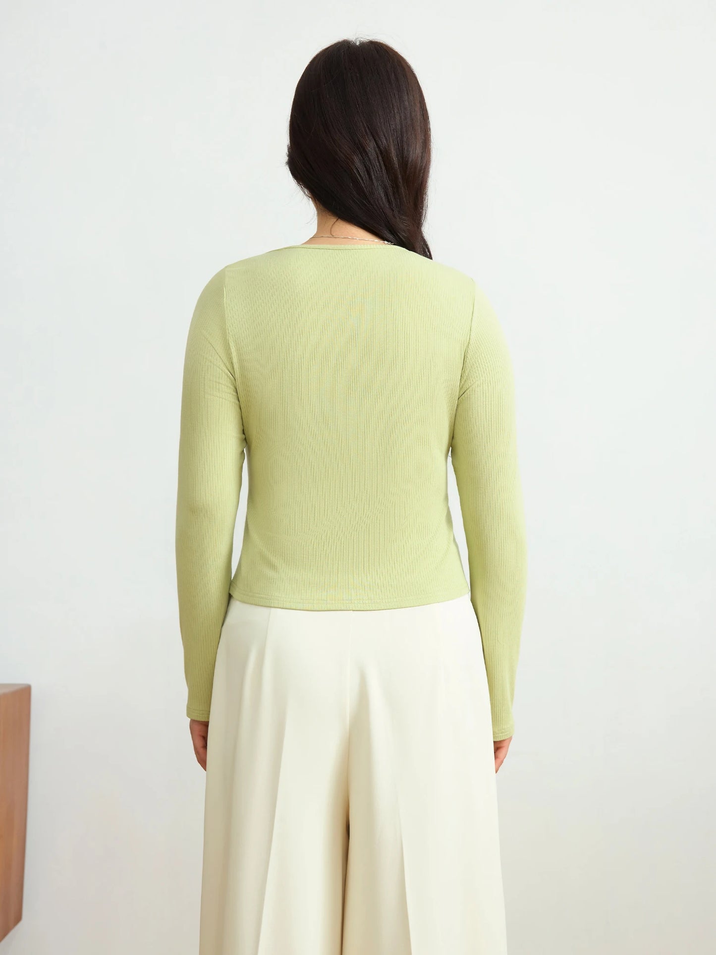 Kurzarm-Bluse mit Spitzenstickerei und Hohldesign – ideal für den Sommer und den Büroalltag