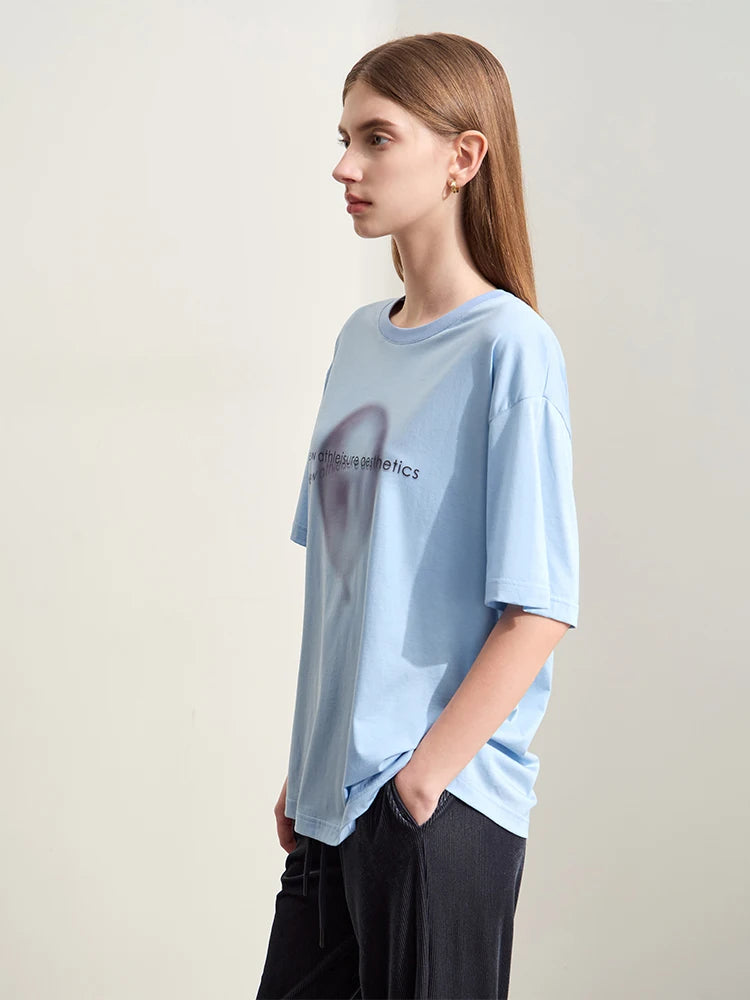Damen T-Shirt im minimalistischen Stil mit gedrucktem Design und lässigen Ärmeln
