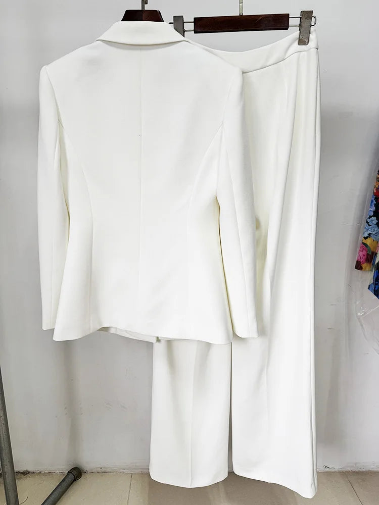 Elegantes Damen-Kleid mit Karomuster, Reverskragen und langen Ärmeln – figurbetont und mit Patchwork-Design.