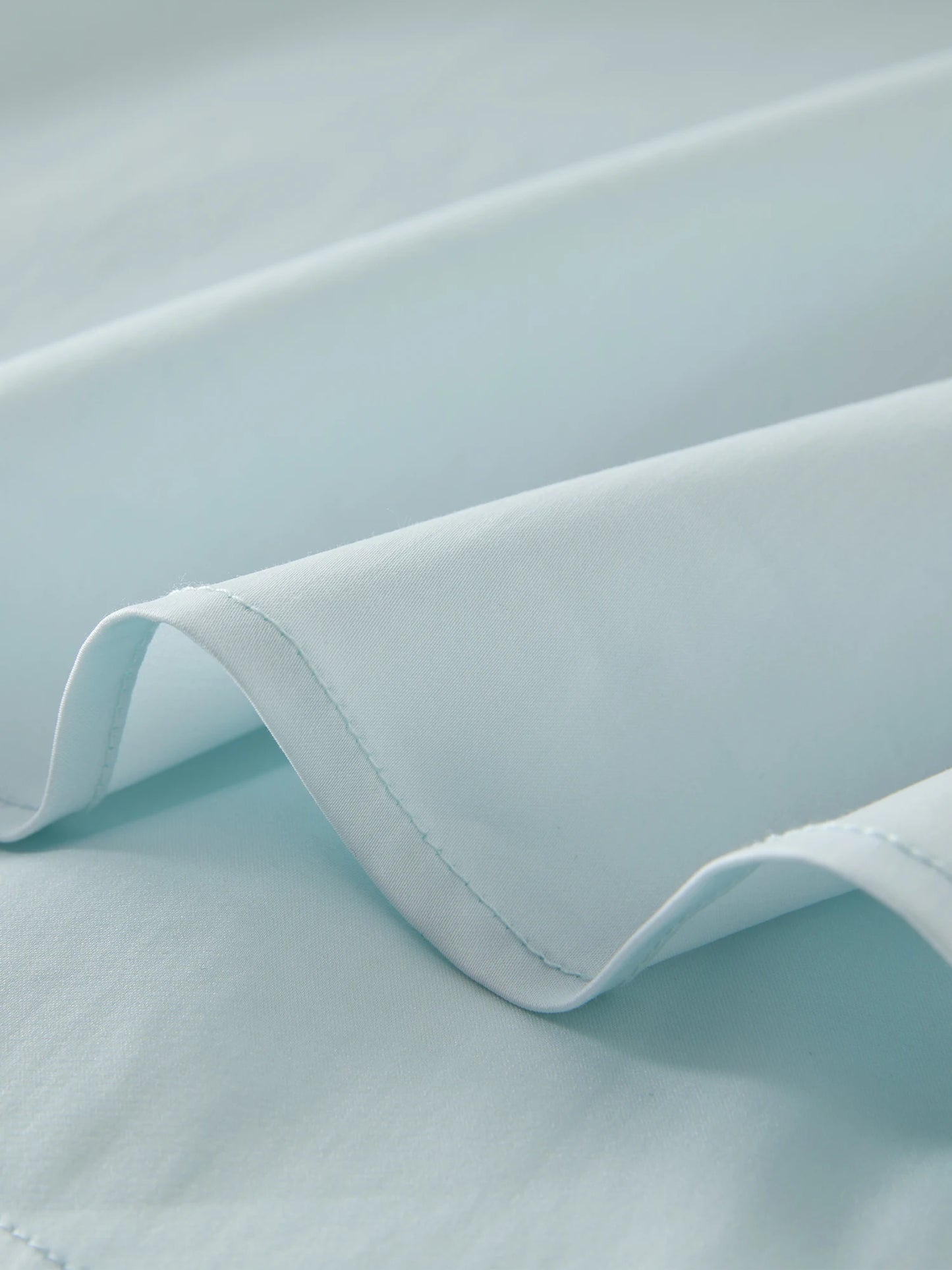 Minimalistisches Damen-T-Shirt mit doppeltem Ausschnitt und Anti-Flecken-Technologie – vielseitiges Sommeroberteil