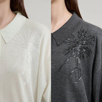 Polo-Pullover im Vergleich: creme und dunkelgrau mit Glitzerblüten-Applikation