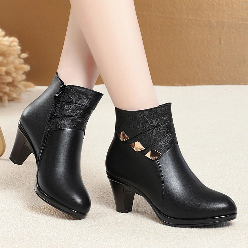 Schwarze Damen-Ankleboots mit geprägtem Schaft und Zier-Schnallen, Blockabsatz
