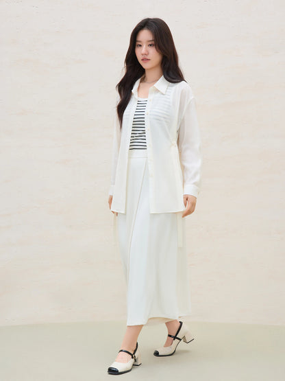 Kurzes Damen-Strickshirt mit V-Ausschnitt und Hohldesign – ideal fürs Büro