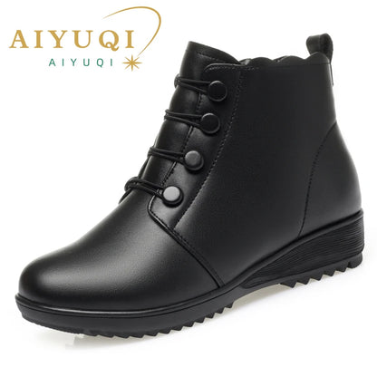 Schwarze Winter-Stiefeletten mit Schnürung, gepolstertem Schaft und Profilsohle