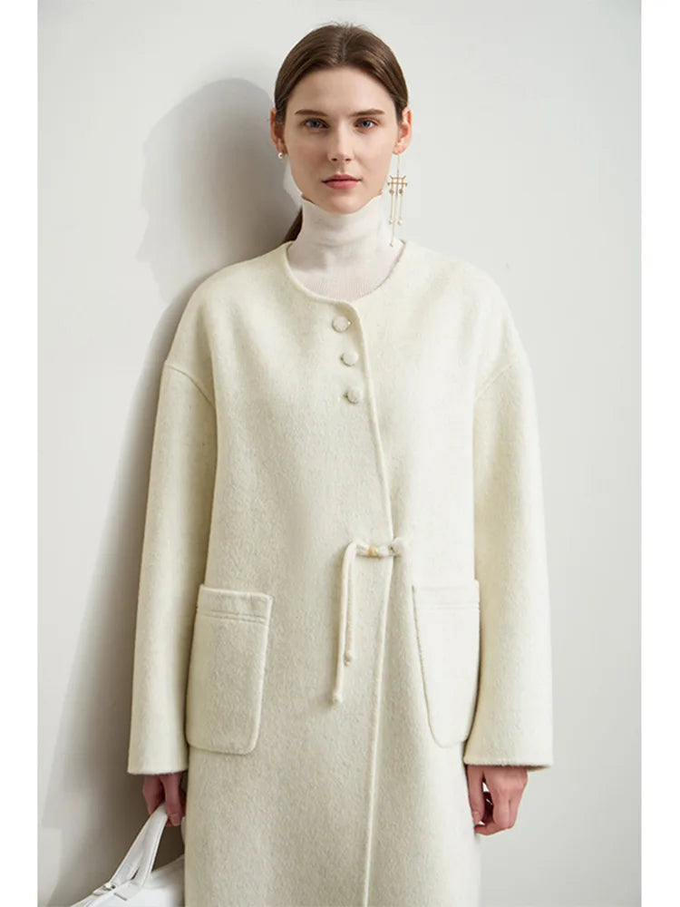 Damen Doppelseitiger Wollmantel im minimalistischen neokinesischen Stil mit Rundhalsausschnitt