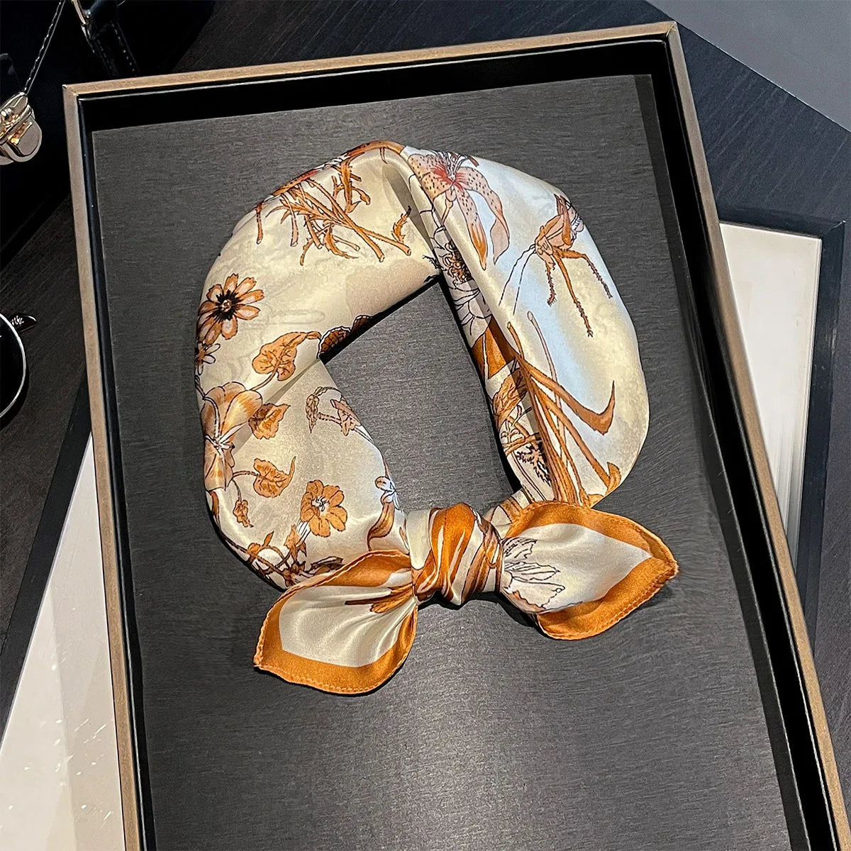 Damen Seidenschal 53cm quadratisch Blumenprint Luxus Hijab Bandana J