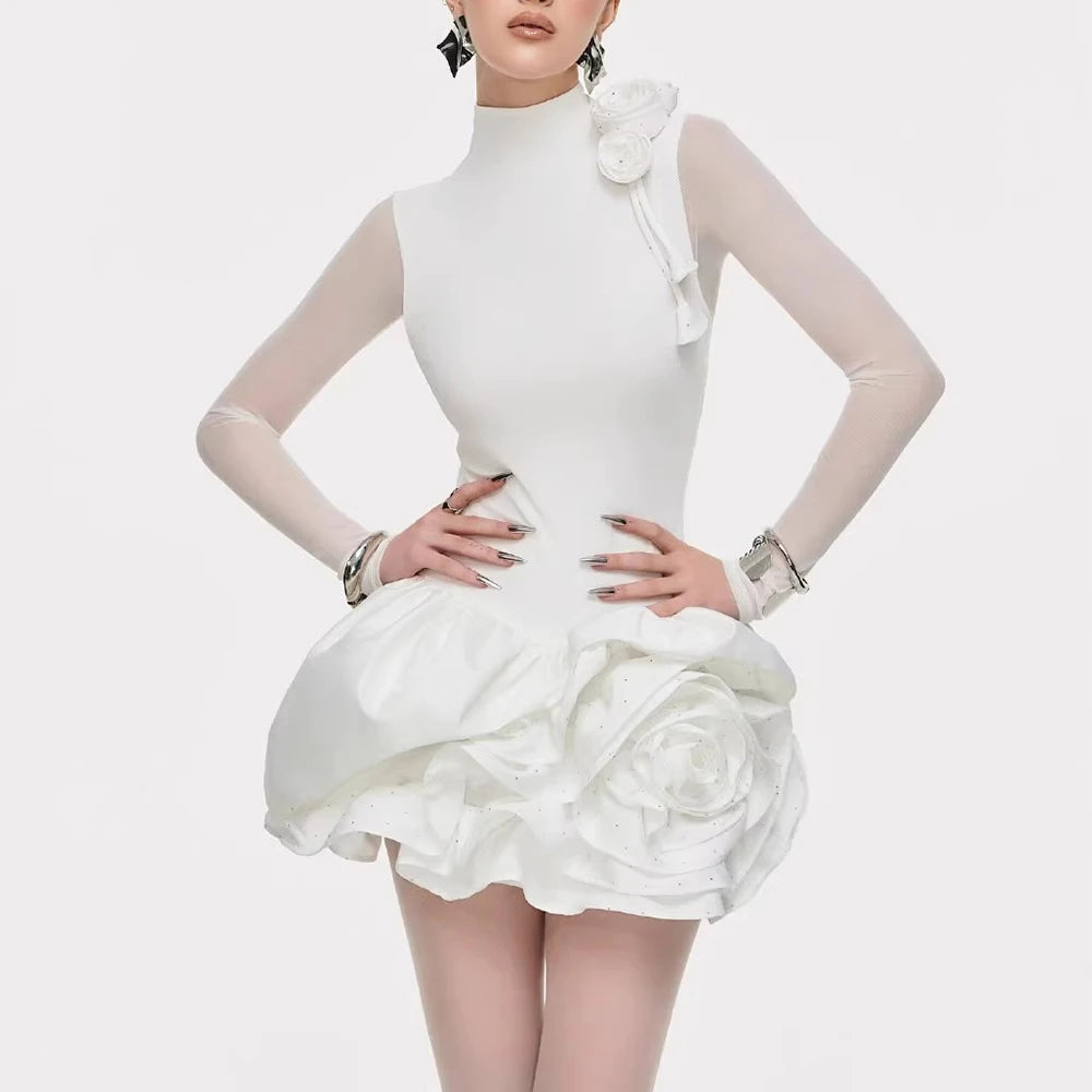 Elegantes Damen-Kleid mit Reverskragen, langen Ärmeln und Patchwork-Design – figurbetont und stilvoll.