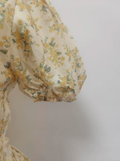 Langes Damen-Patchwork-Kleid mit Rüschen und Falten, Rundhalsausschnitt und langen Ärmeln – ideal für besondere Anlässe.