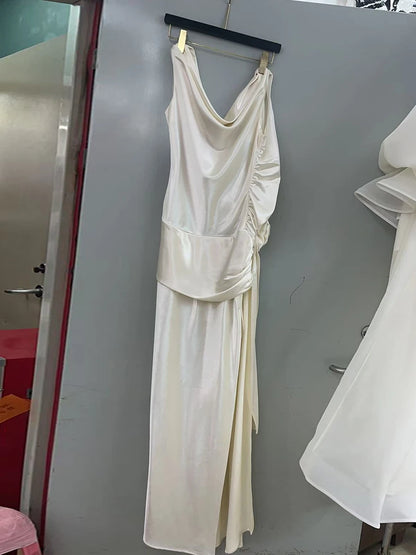 Zweiteiliges Damen-Set aus Spitze und Denim mit V-Ausschnitt, ärmellosem Oberteil und hoch taillierter, knielanger Hose – ideal für Streetwear.