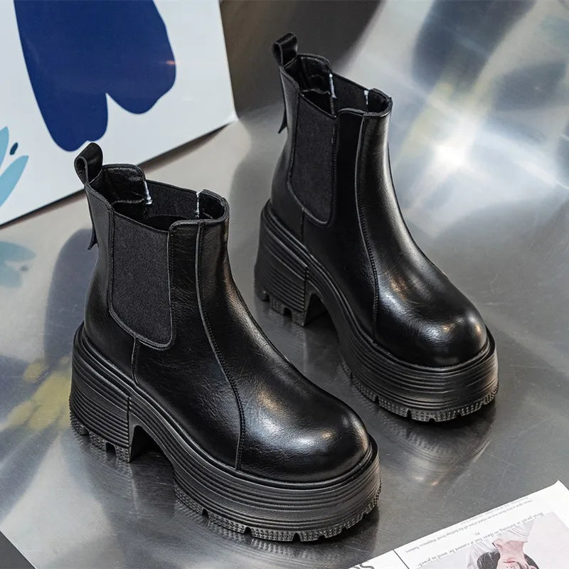 Schwarze Chelsea-Boots mit hohem Plateau-Absatz und geripptem Sohlenprofil