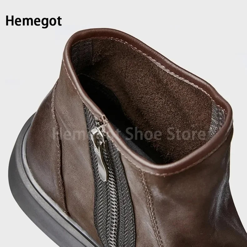 Braune Stiefelette mit seitlichem Reißverschluss und braunem Innenfutter