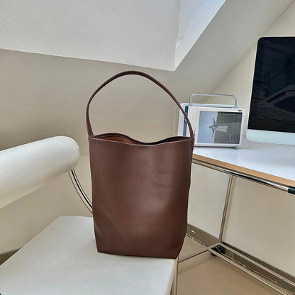 Damen Bucket-Bag Aus Vollnarbigem Leder Weinrot
