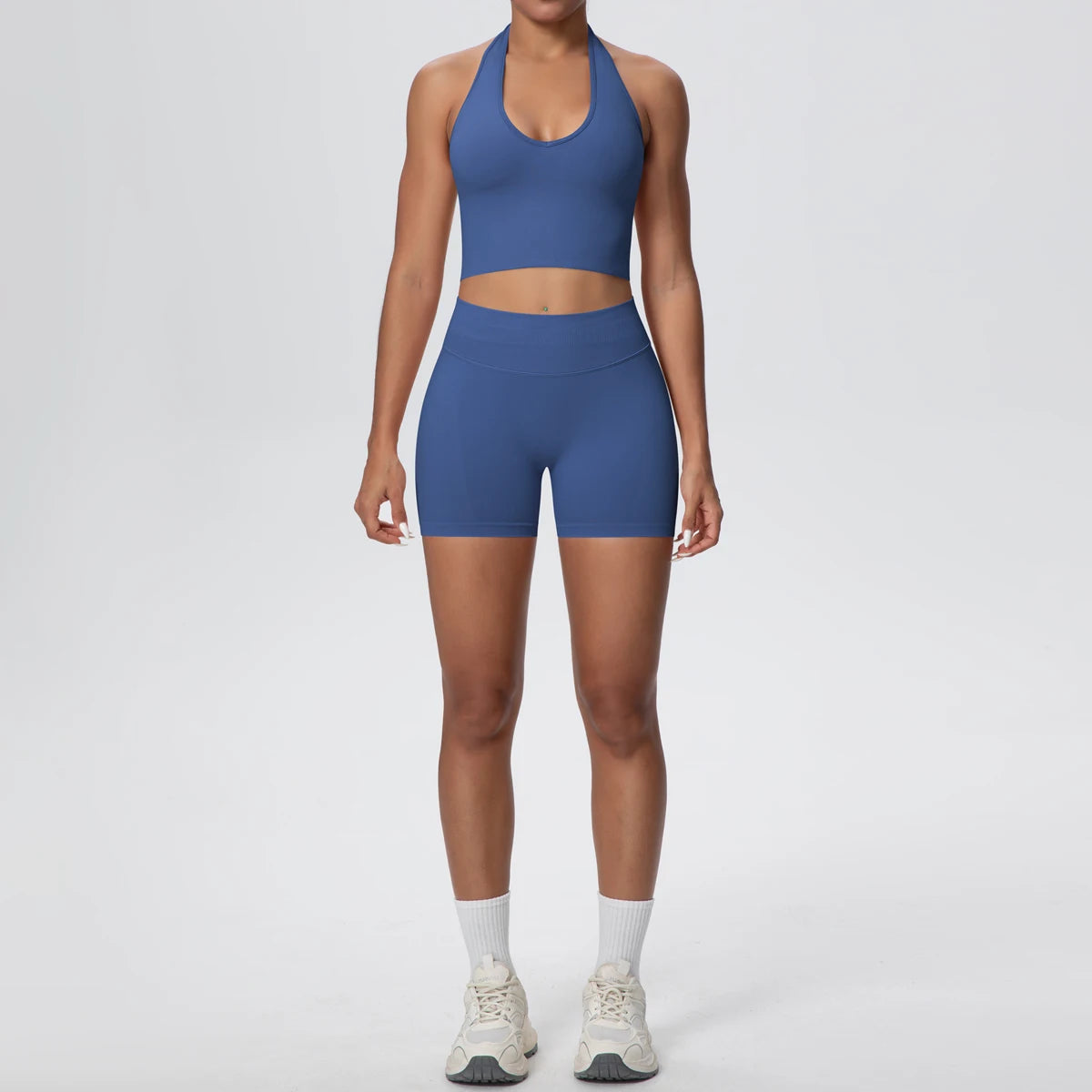 Damen-Yoga-Set in Blaugrau: ärmelloses Sporttop und hoch taillierte Shorts, Vorderansicht