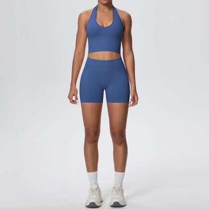 Damen-Yoga-Set in Blaugrau: ärmelloses Sporttop und hoch taillierte Shorts, Vorderansicht
