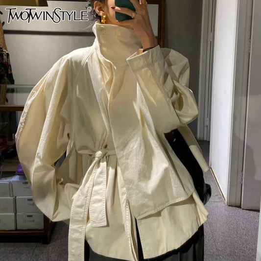 Farbblock-Minikleid mit Mesh-Einsätzen und 3D-Blumen, hohem Kragen und langen Ärmeln für Damen – figurbetontes Patchwork-Design