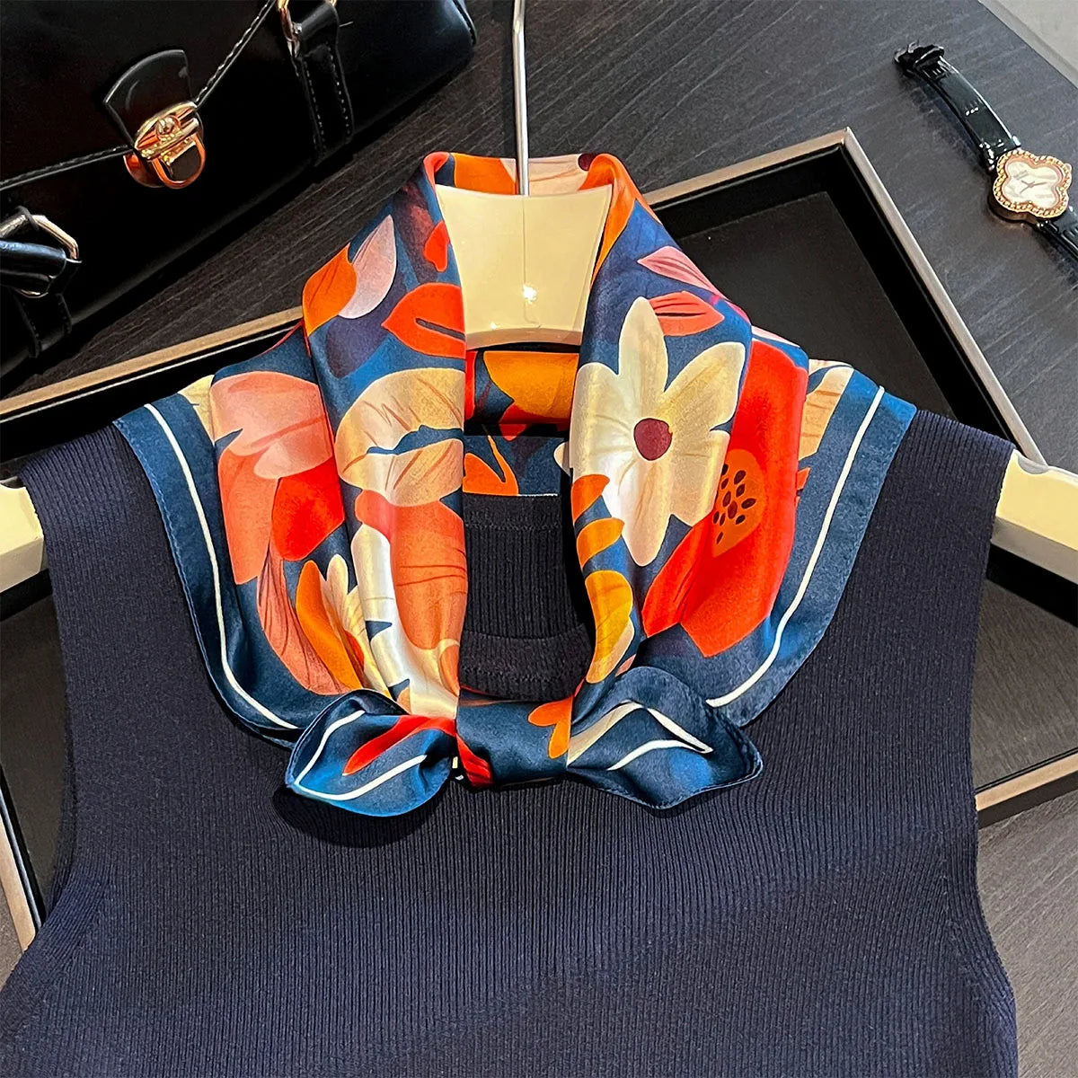 Damen Seidenschal 53cm quadratisch Blumenprint Luxus Hijab Bandana J