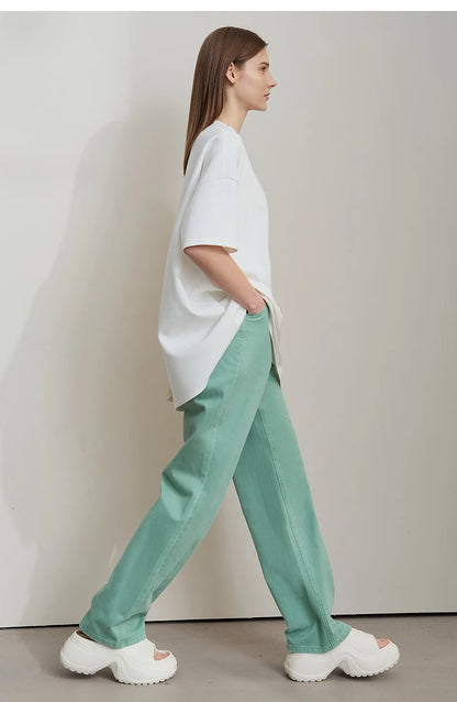 Damenjeans im minimalistischen Retro-Stil mit geradem Bein aus Baumwolle