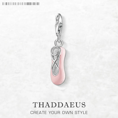 Baumelnder Ballettschuh-Anhänger aus 925er Sterlingsilber mit rosa Emaille, Seitenansicht