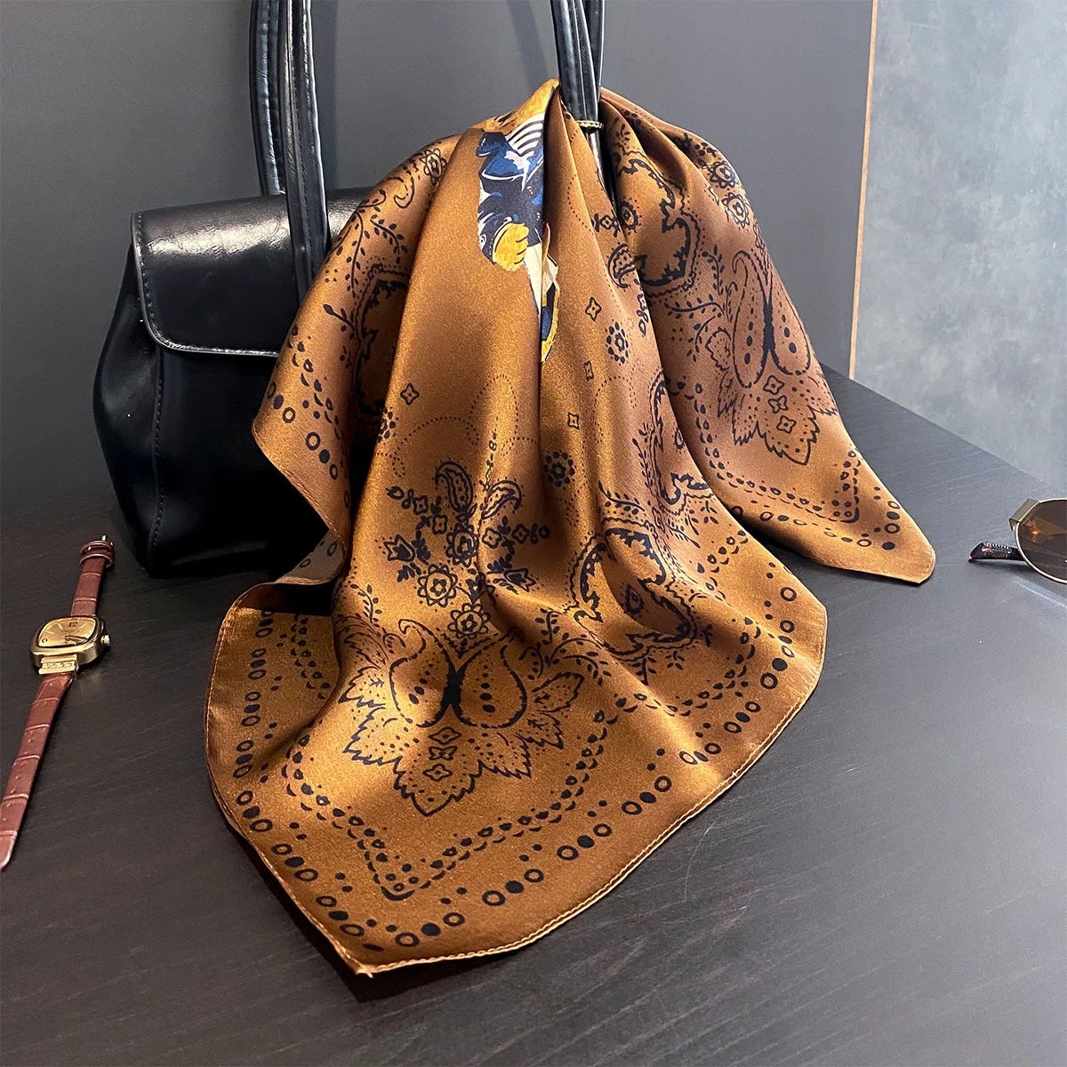 Damen Seidenschal 53cm Pferdprint quadratisch Luxus Haarband Halstuch Büro Hijab B