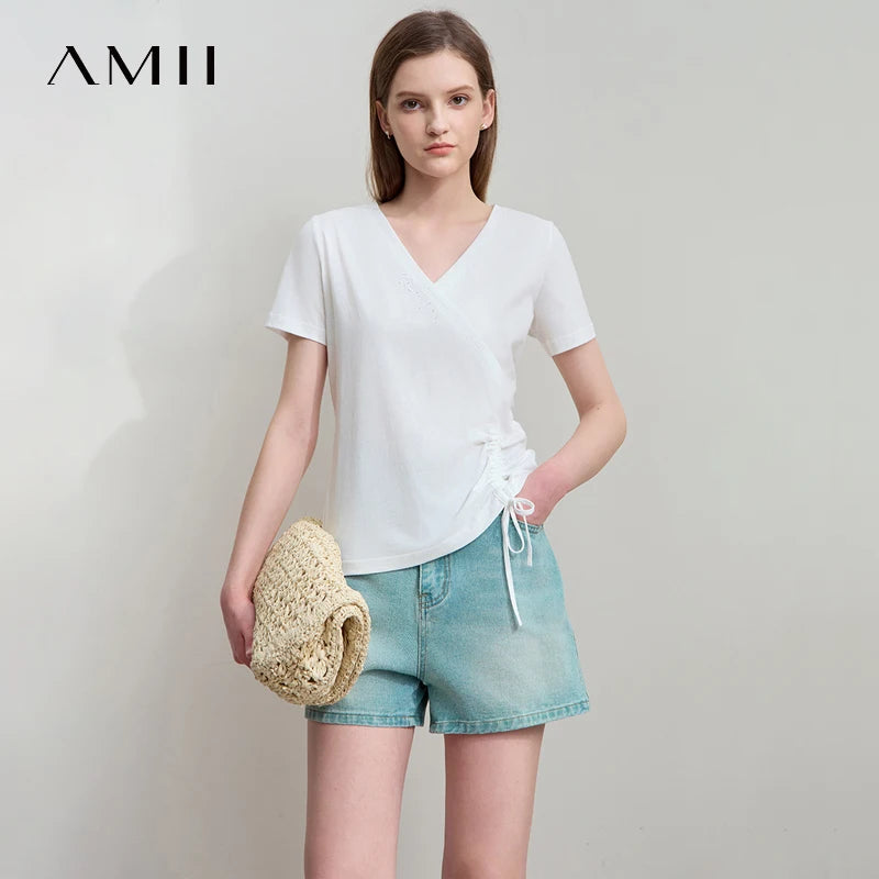 Damen T-Shirt im minimalistischem Stil mit V-Ausschnitt und Plissee-Details