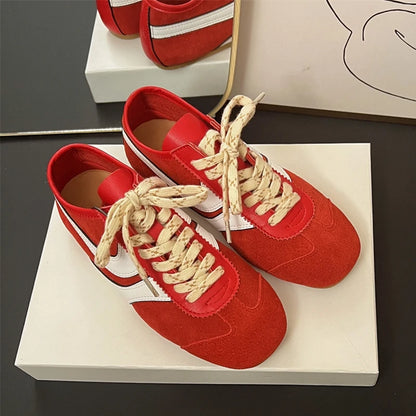 AIYUQI Damen Leder Sneaker Skateboard Style Retro