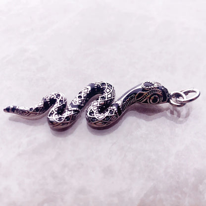 Schmuckanhänger Schlange aus 925 Sterlingsilber, verziertes Schlangenmuster