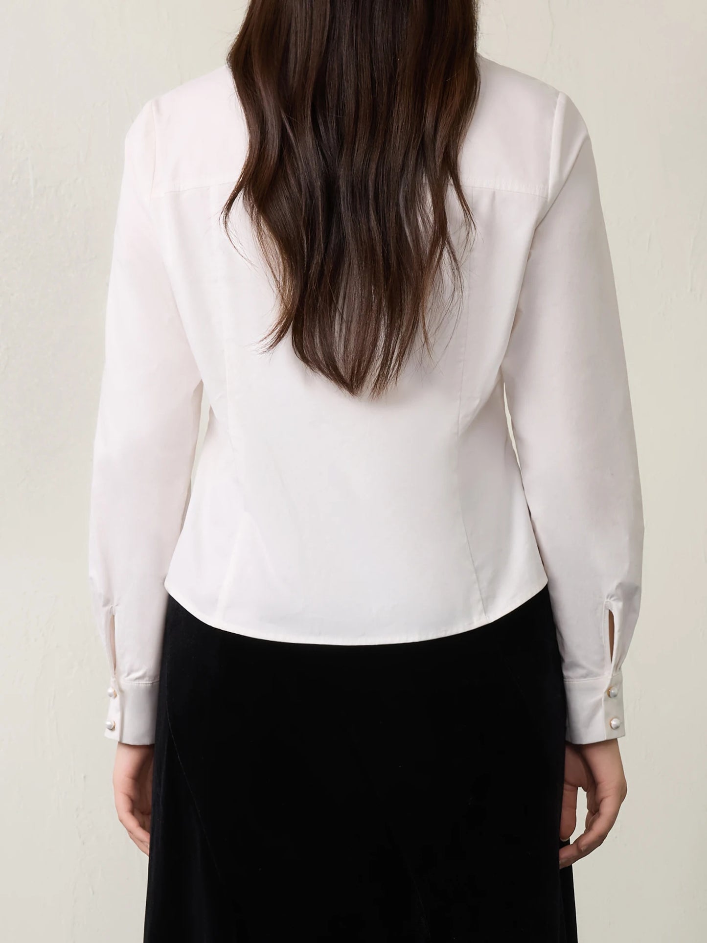 Sommerliches Damen-Temperament-Shirt mit V-Ausschnitt im französischen Stil – vielseitig kombinierbar und locker geschnitten