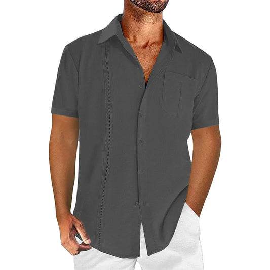Leichtes Herrenhemd mit langen Ärmeln und knitterfreier, eleganter Passform – ideal für alle Jahreszeiten.
