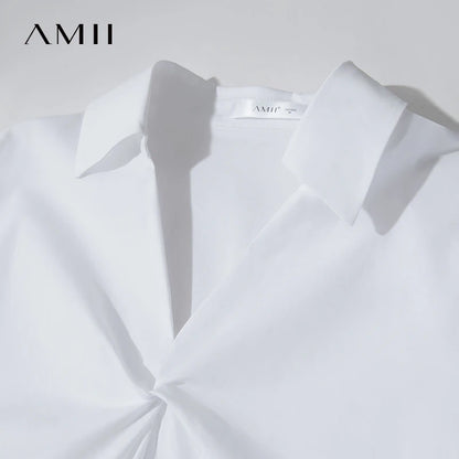 Damen Bluse im minimalistischen französischen Stil mit umlegekragen und gedrehten Falten