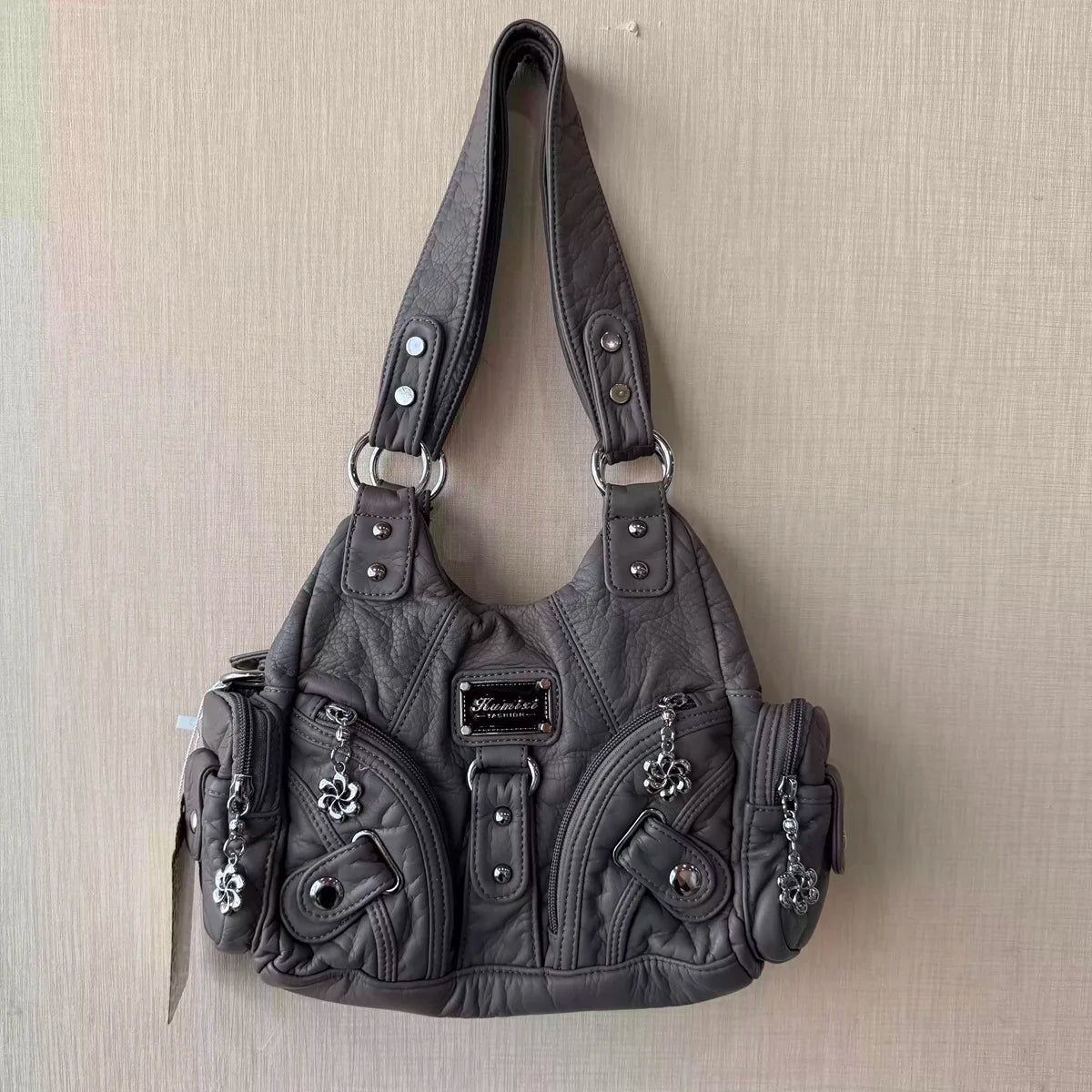 Damen-Tote-Tasche in Dunkelgrau mit oberem Griff, mehreren Fächern und Zierketten