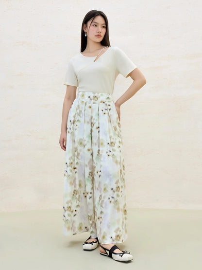 Beige Damenbluse mit Puffärmeln und Umlegekragen, einreihig mit Knopfverzierung – leichtes, kurzes Design
