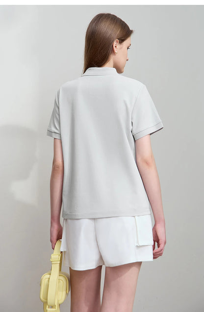 Damen T-Shirt im Minimalismus-Stil mit asymmetrischem Schnitt für den Sommer