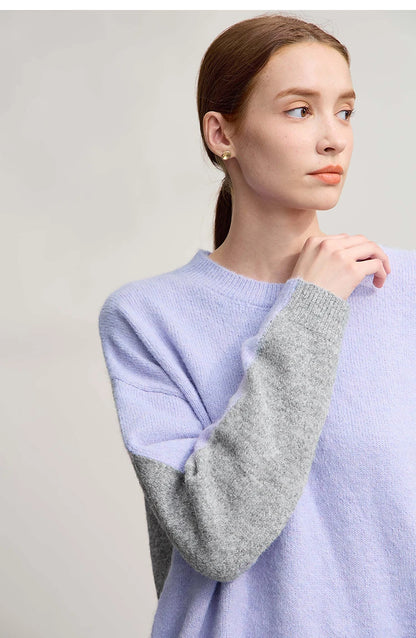Damen-Pullover Hellblau mit grauem Bündchen-Detail am Ärmel, weicher Feinstrick, Rundhals