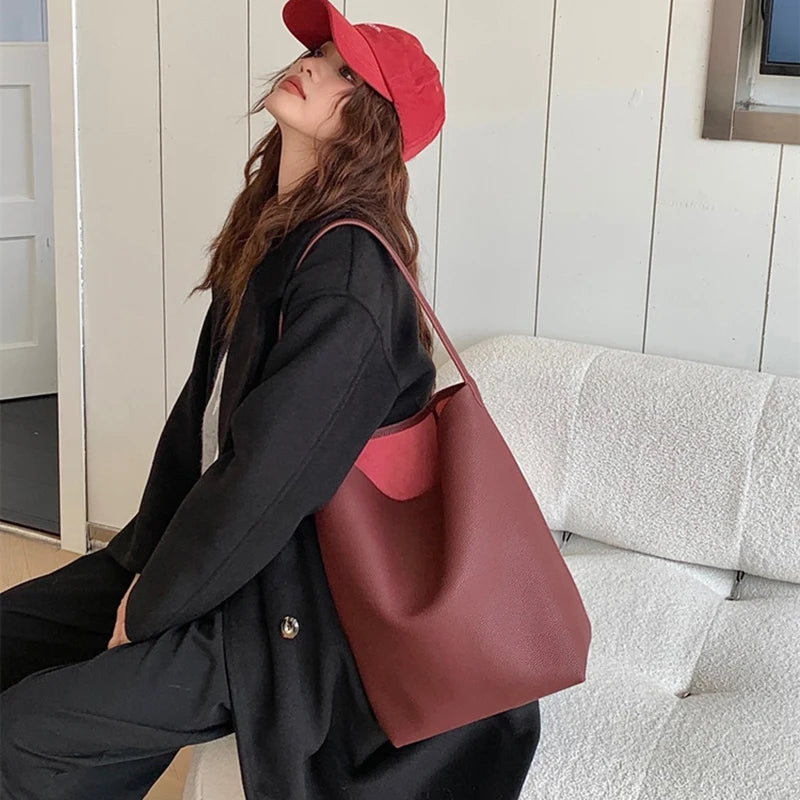 Damen Bucket-Bag Aus Vollnarbigem Leder Weinrot