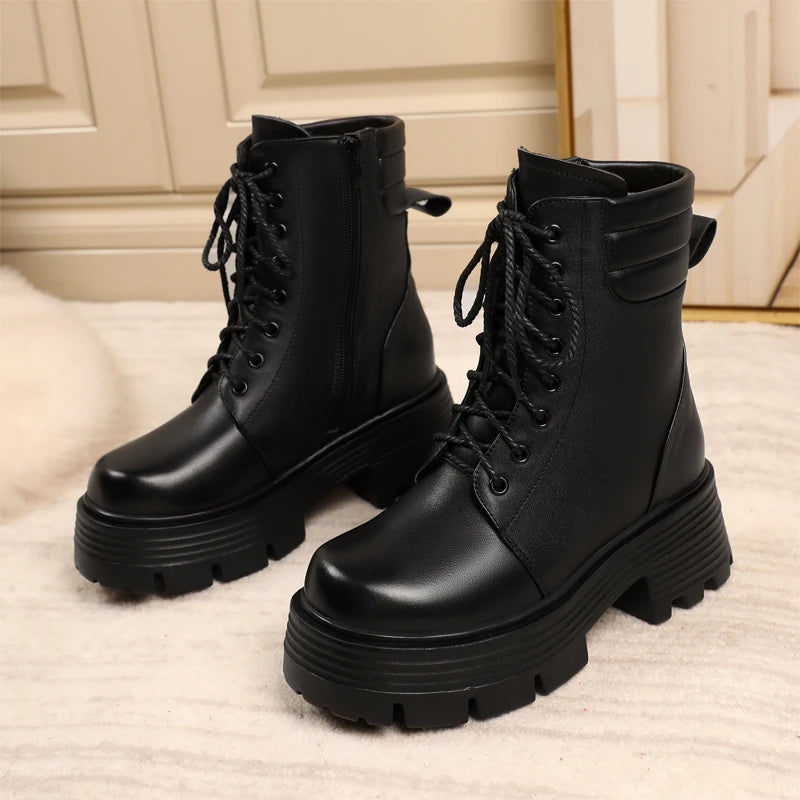 Damen-Winterstiefel schwarz, hohe Schnürstiefelette mit gepolstertem Schaft und Profilsohle
