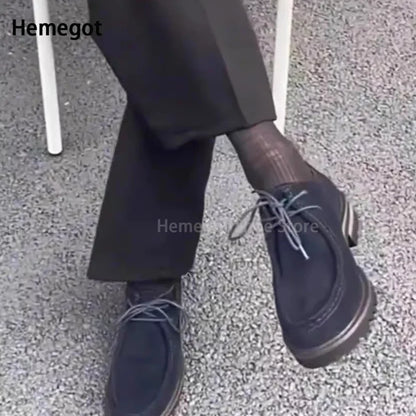 Herren-Derby-Schnürschuhe aus dunklem Leder mit Schnürung und dicker Sohle