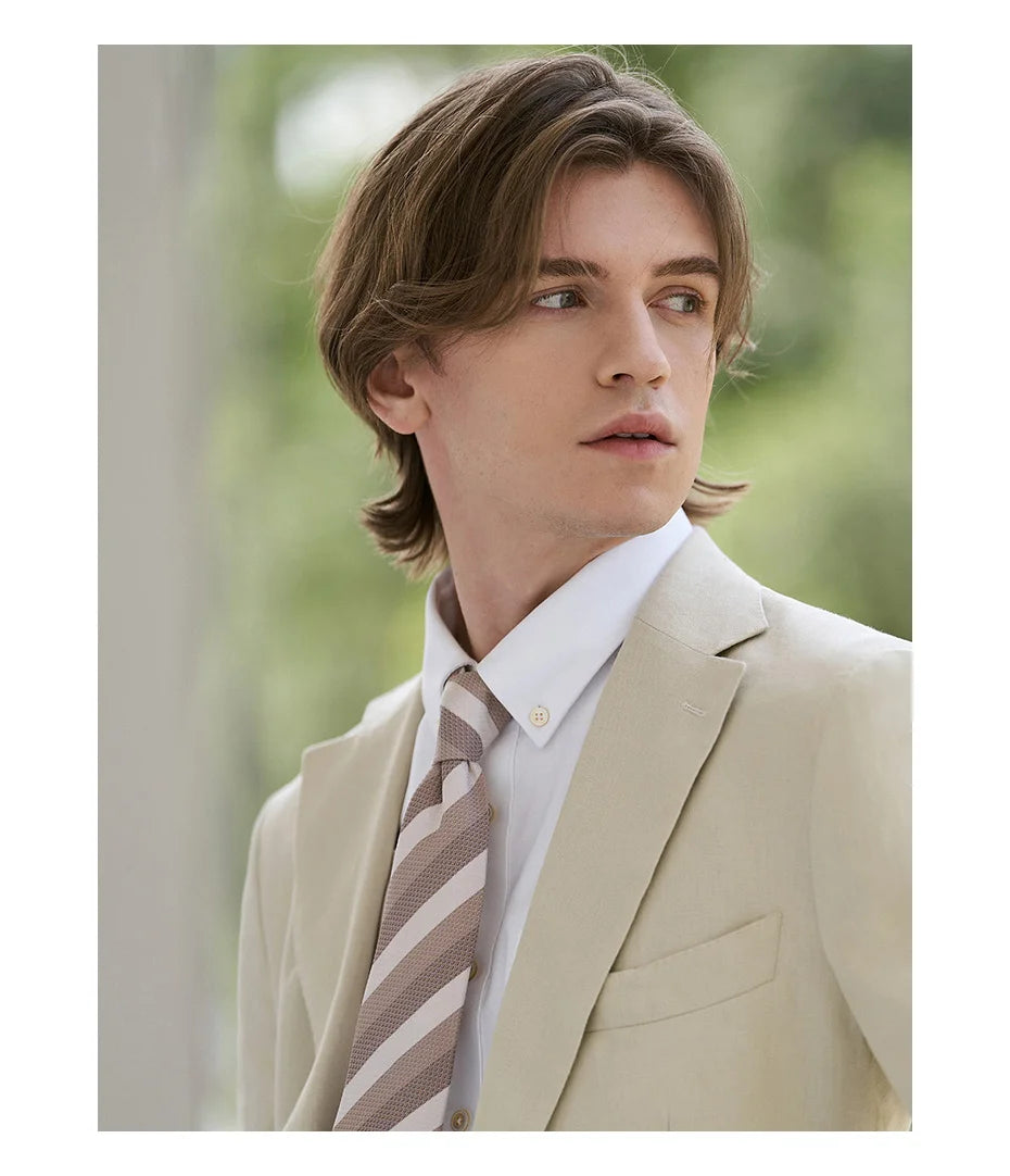 Eleganter Herrenanzug aus Wolle im Slim-Fit mit Einreiher-Design in Khaki, Braun, Grau und Dunkelblau – ideal für Hochzeiten und festliche Anlässe.